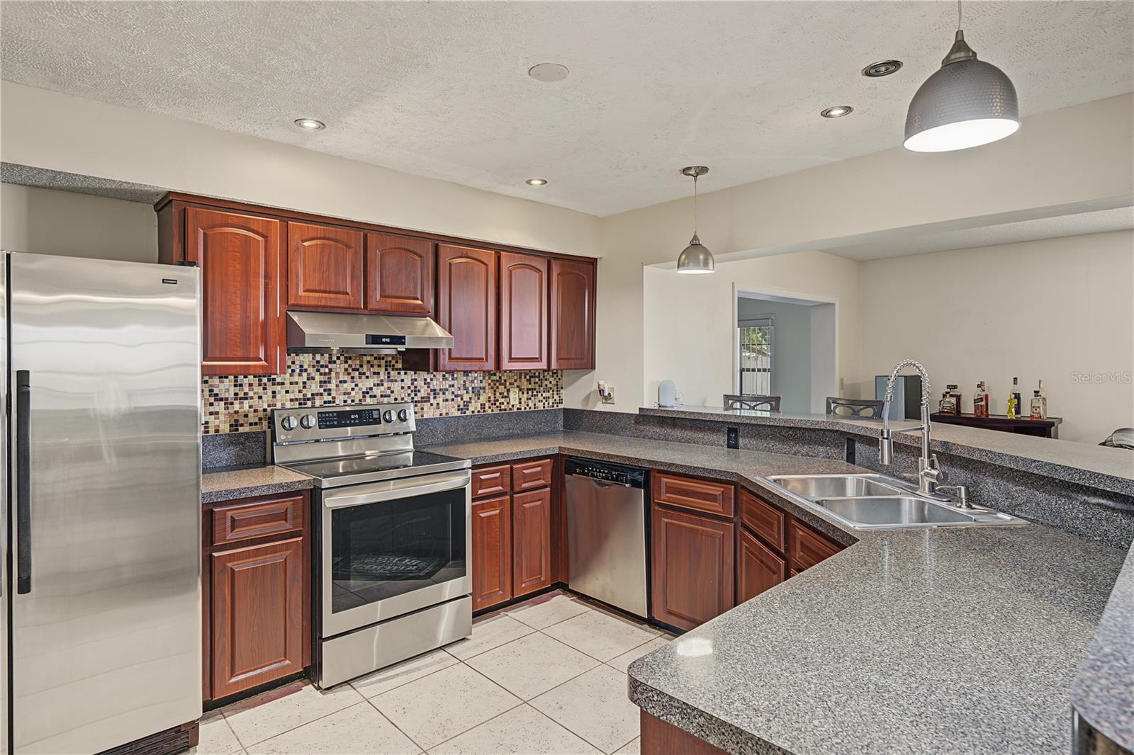 210 LEAFWOOD RD — photo 9