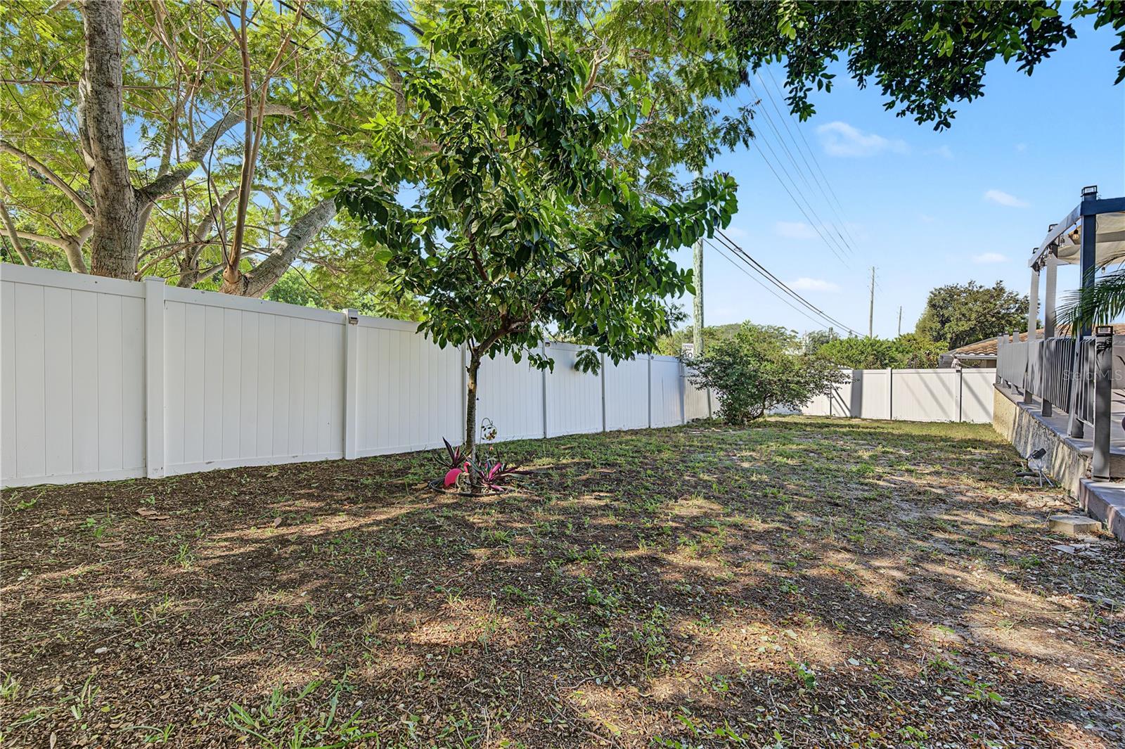 210 LEAFWOOD RD — photo 32