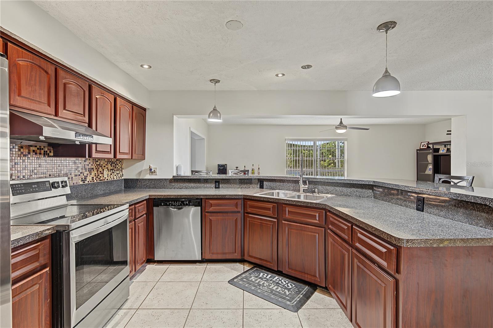 210 LEAFWOOD RD — photo 10
