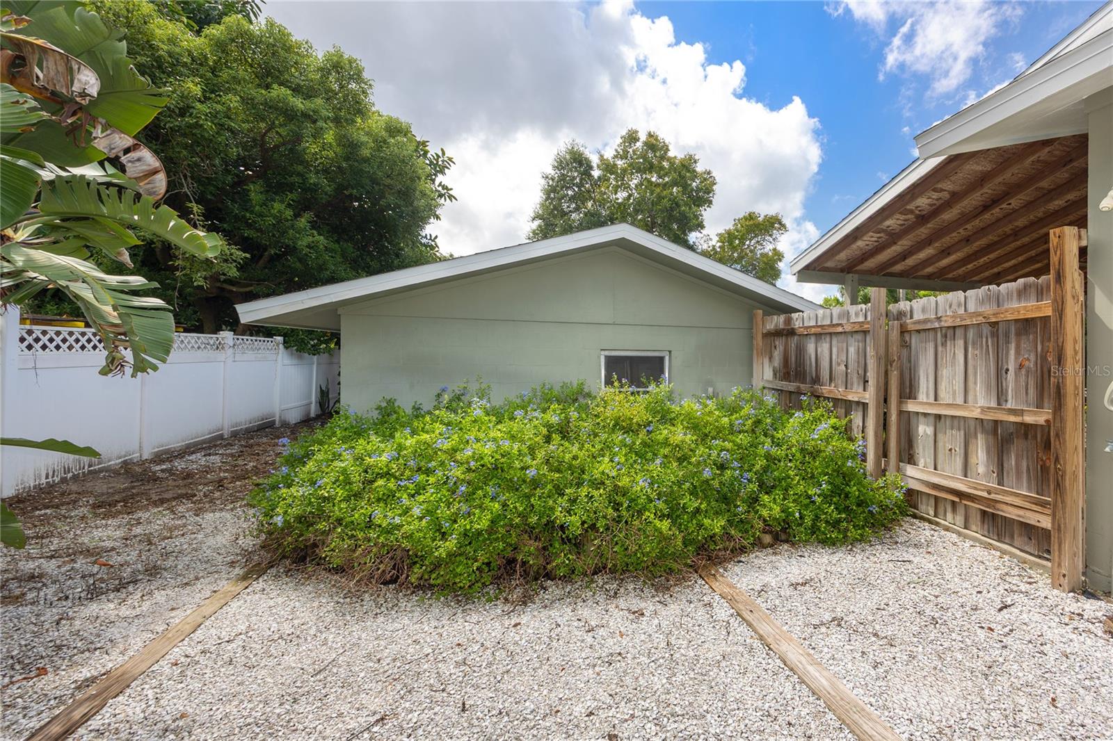 902 ROBIN AVE — photo 40