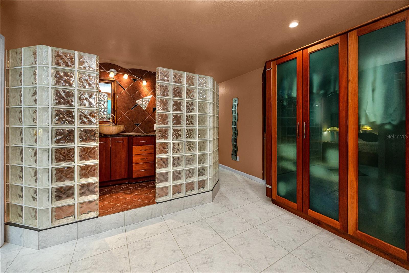 902 ROBIN AVE — photo 19