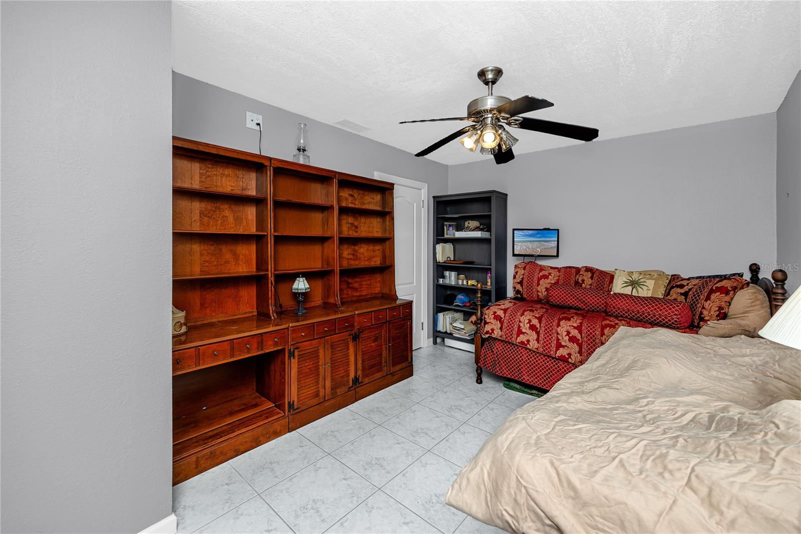 902 ROBIN AVE — photo 28