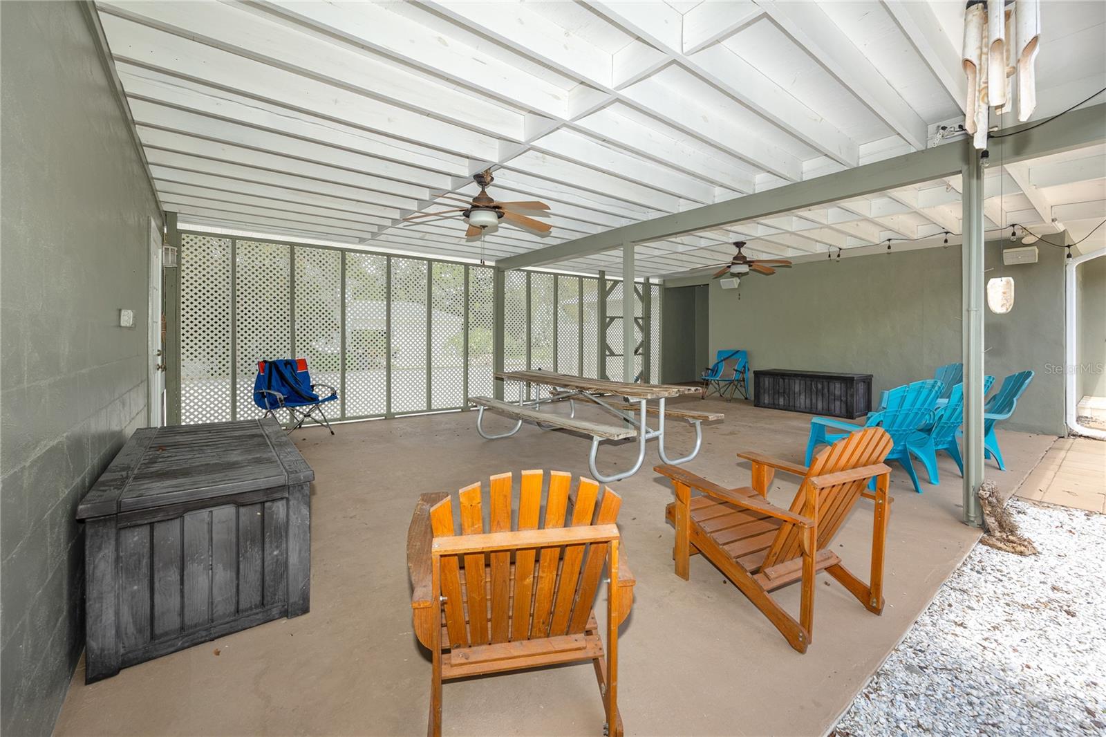 902 ROBIN AVE — photo 45