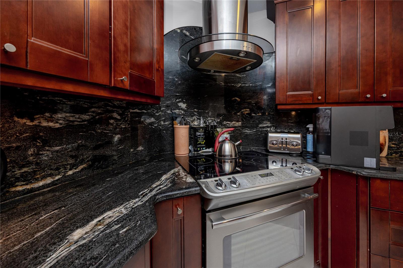 902 ROBIN AVE — photo 11