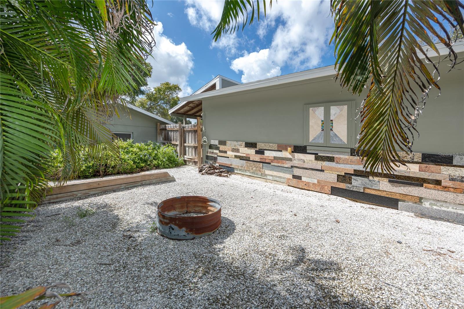 902 ROBIN AVE — photo 41
