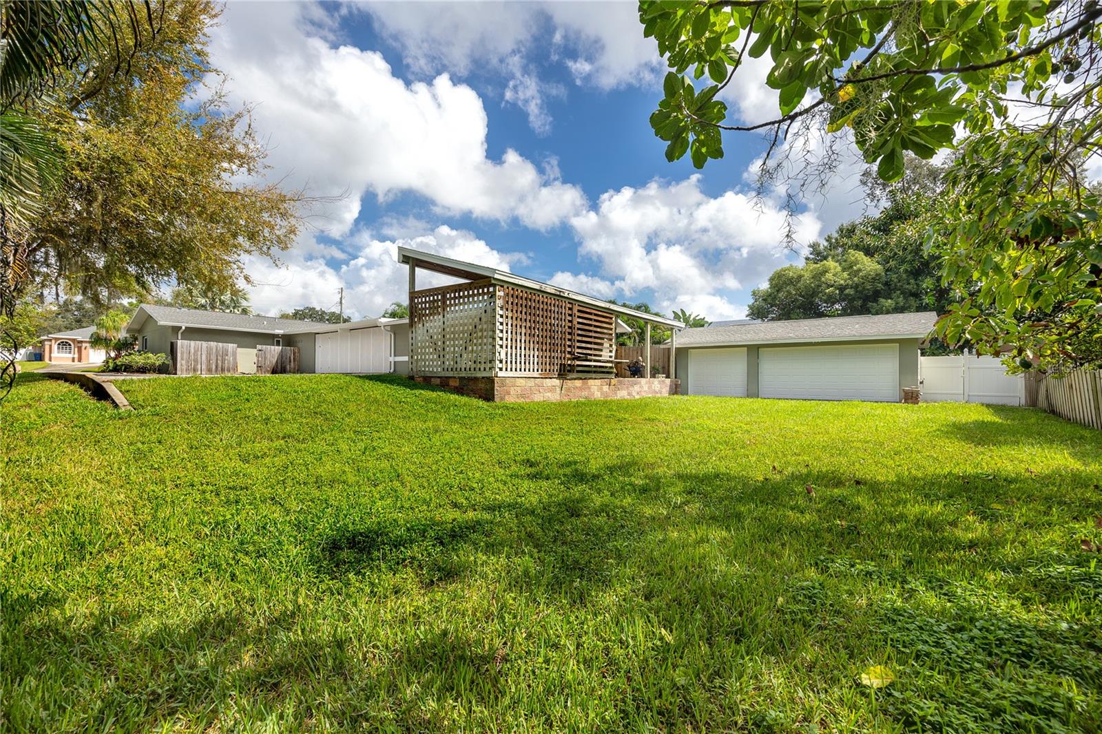 902 ROBIN AVE — photo 38
