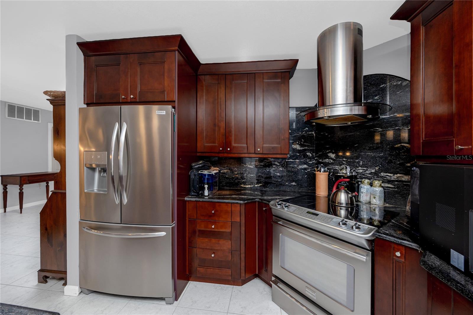 902 ROBIN AVE — photo 10