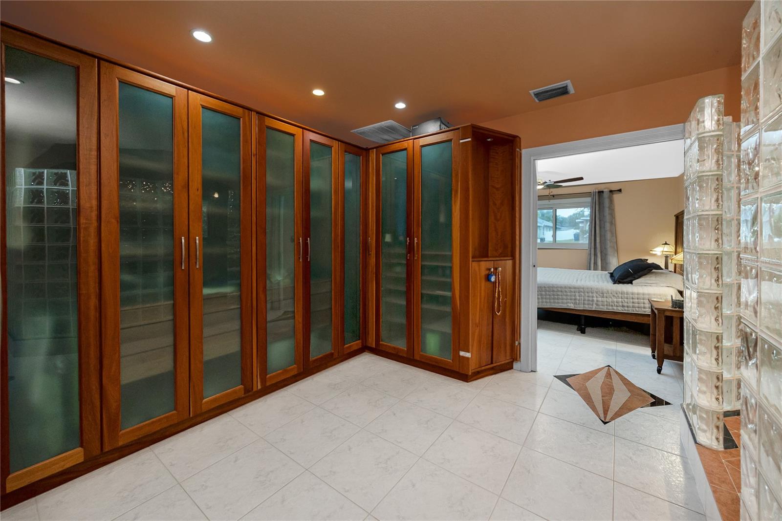902 ROBIN AVE — photo 23