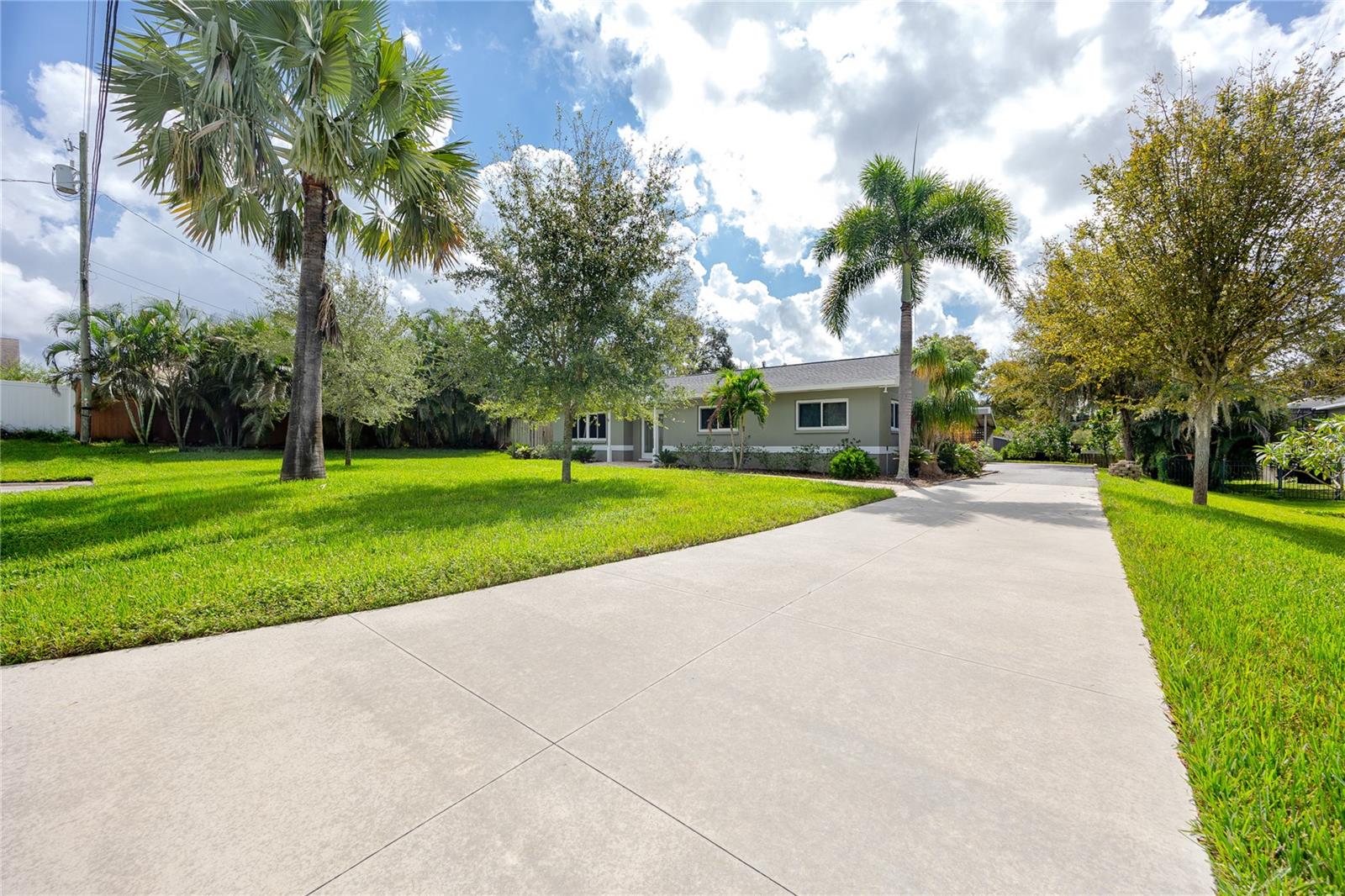 902 ROBIN AVE — photo 35