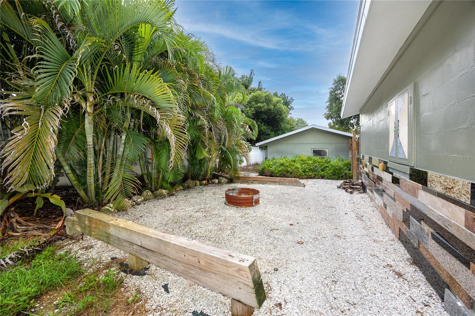 902 ROBIN AVE — photo 42