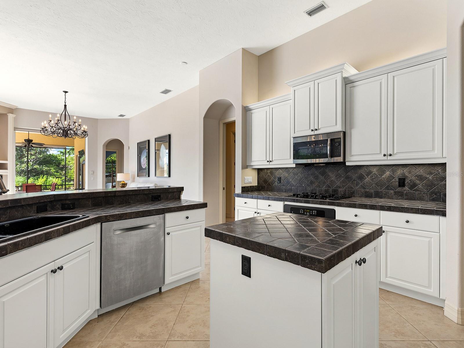 6906 BELMONT CT — photo 26
