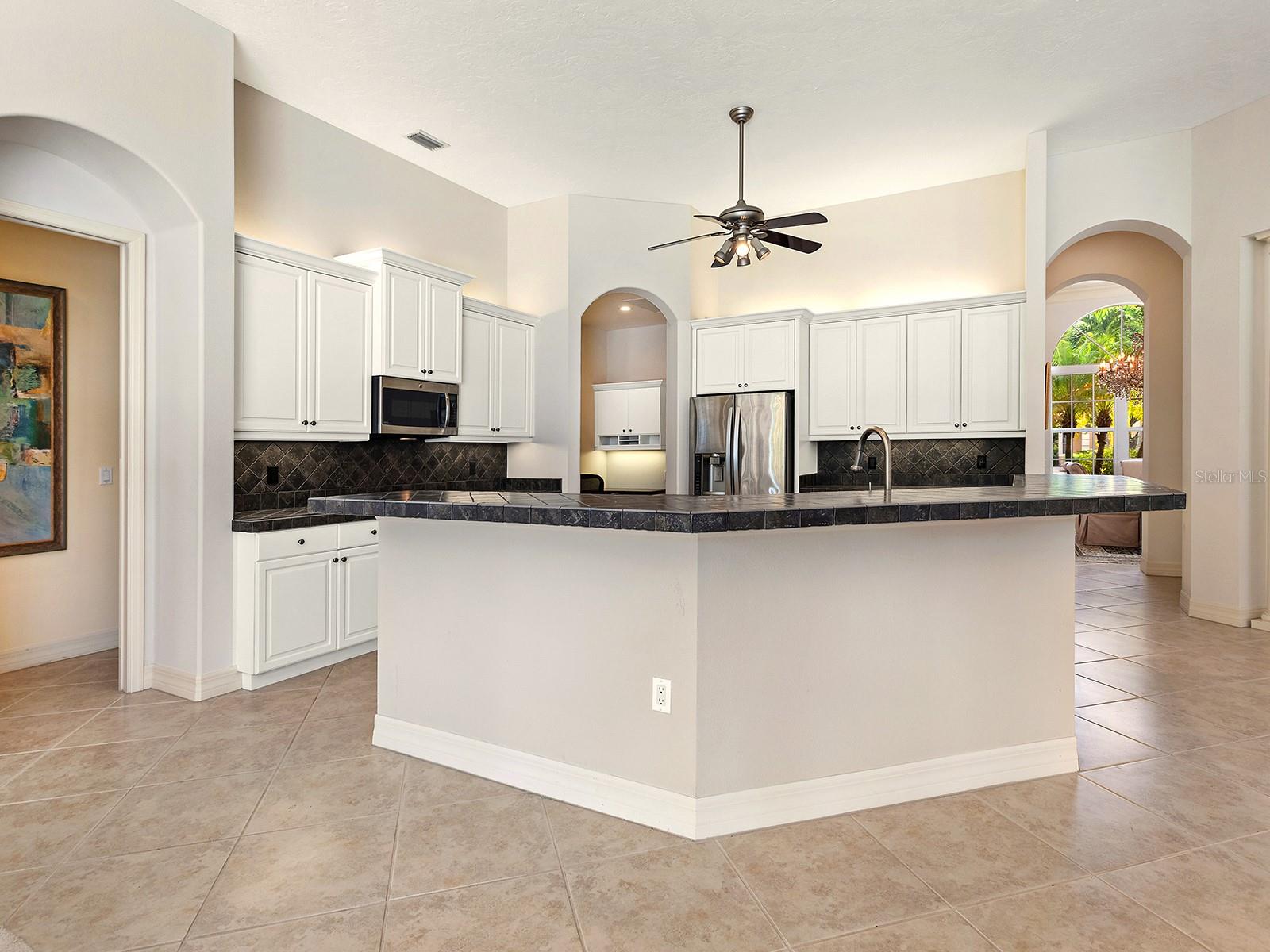 6906 BELMONT CT — photo 22