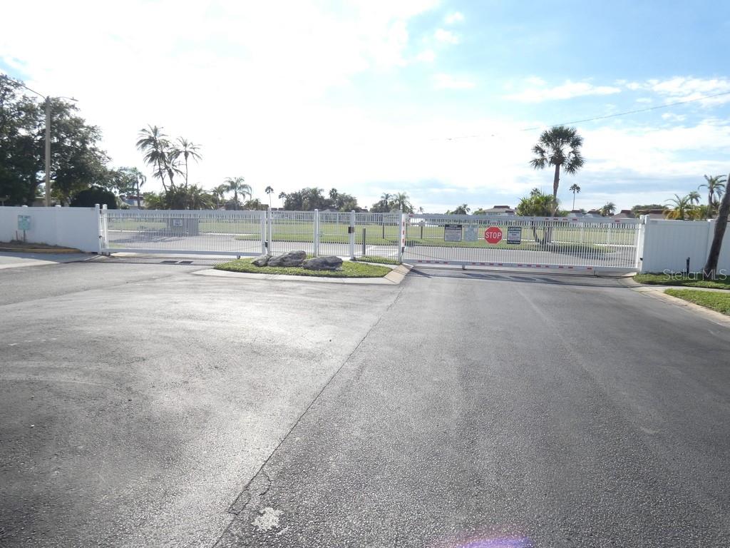 4322 TAHITIAN GARDENS CIR #B — photo 32