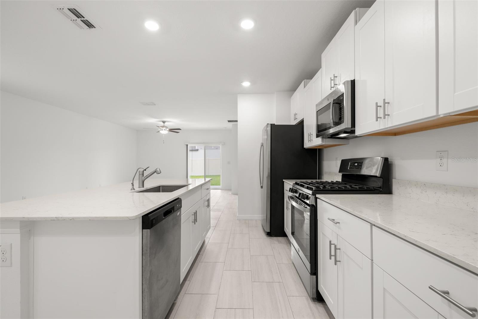 2562 LEONIA LN — photo 5