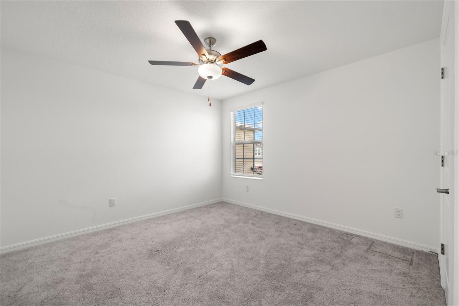 2562 LEONIA LN — photo 14