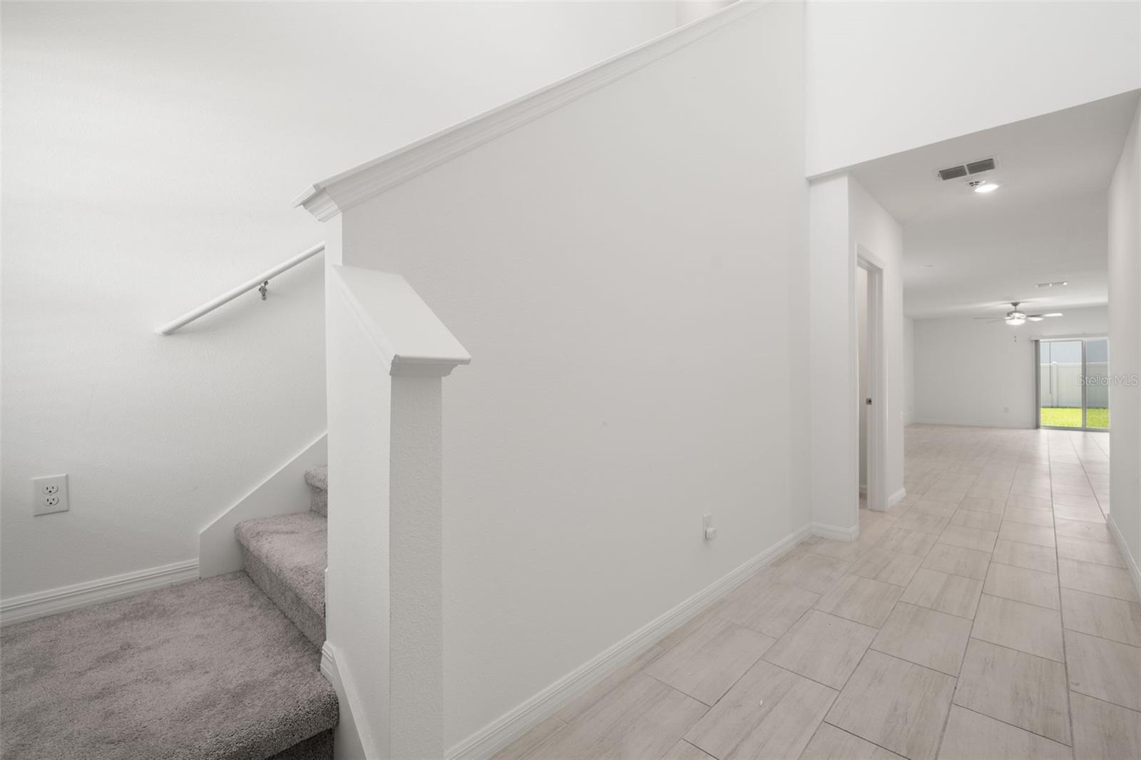 2562 LEONIA LN — photo 6