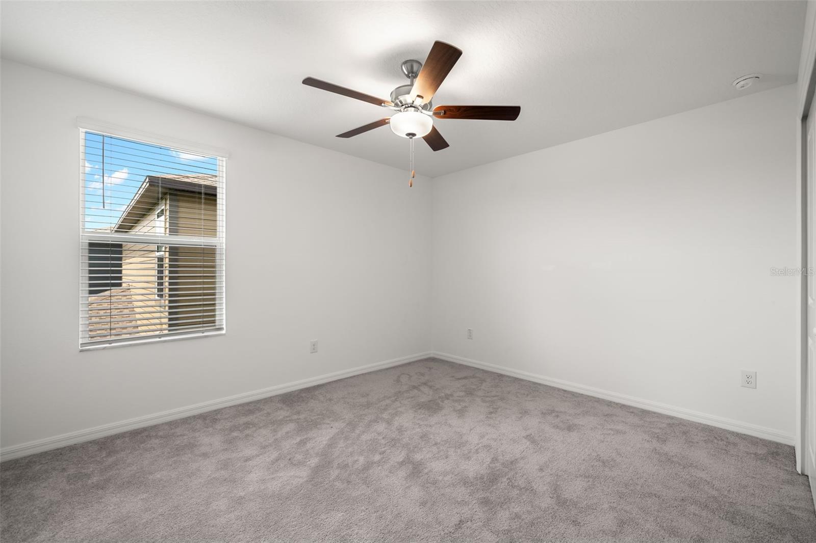 2562 LEONIA LN — photo 15