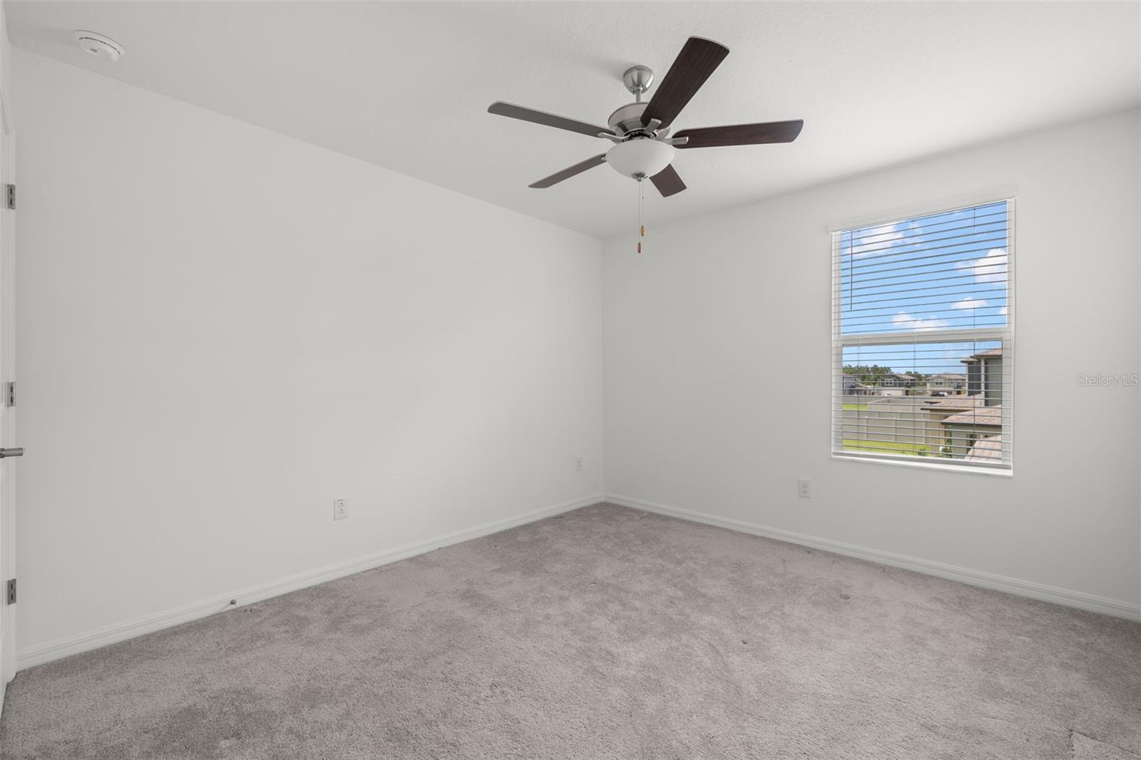 2562 LEONIA LN — photo 13