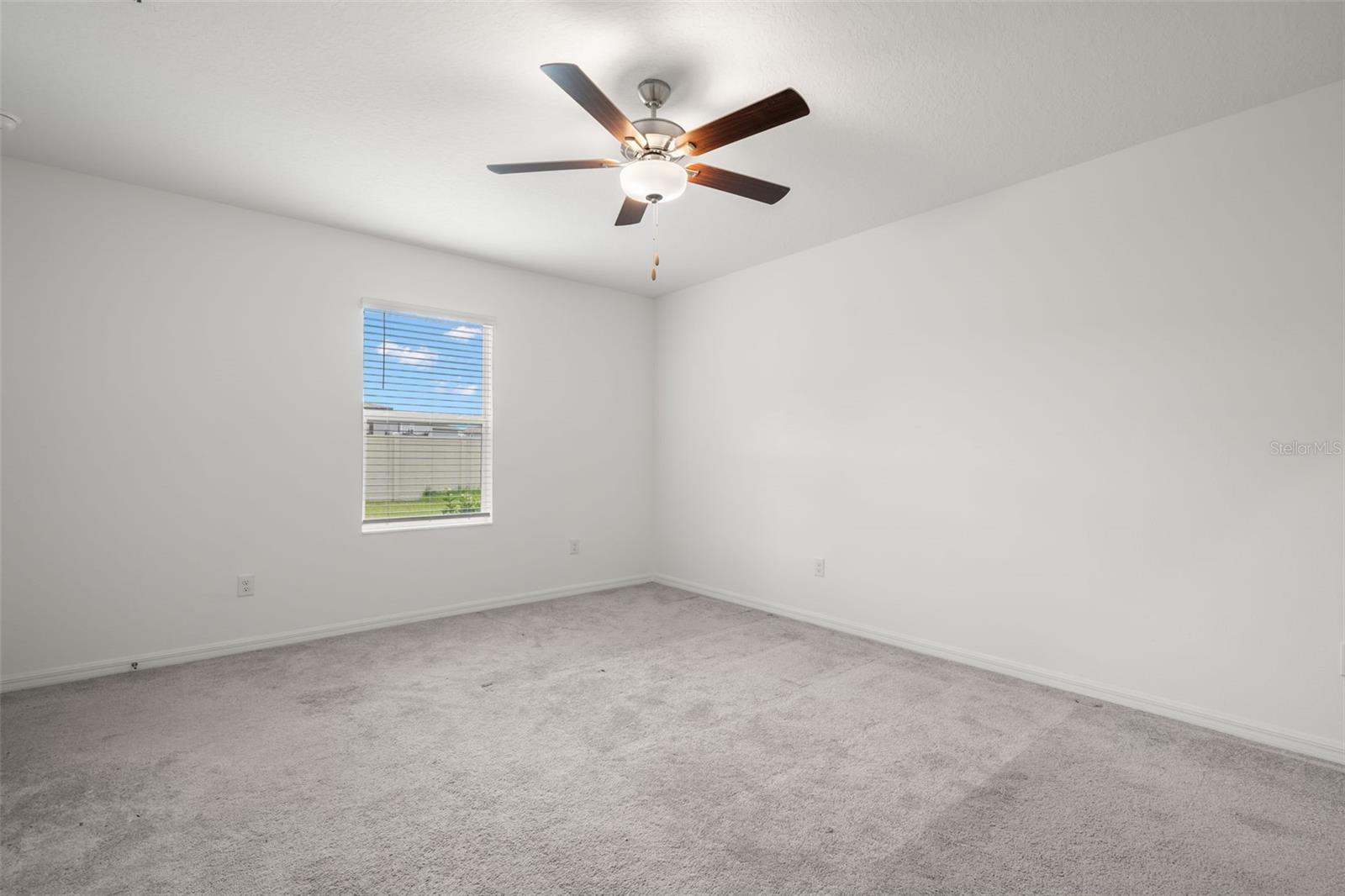 2562 LEONIA LN — photo 17