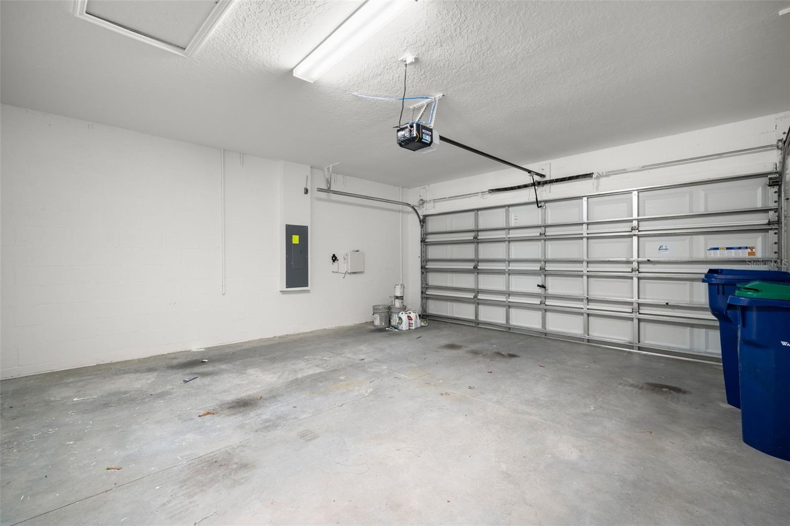 2562 LEONIA LN — photo 11