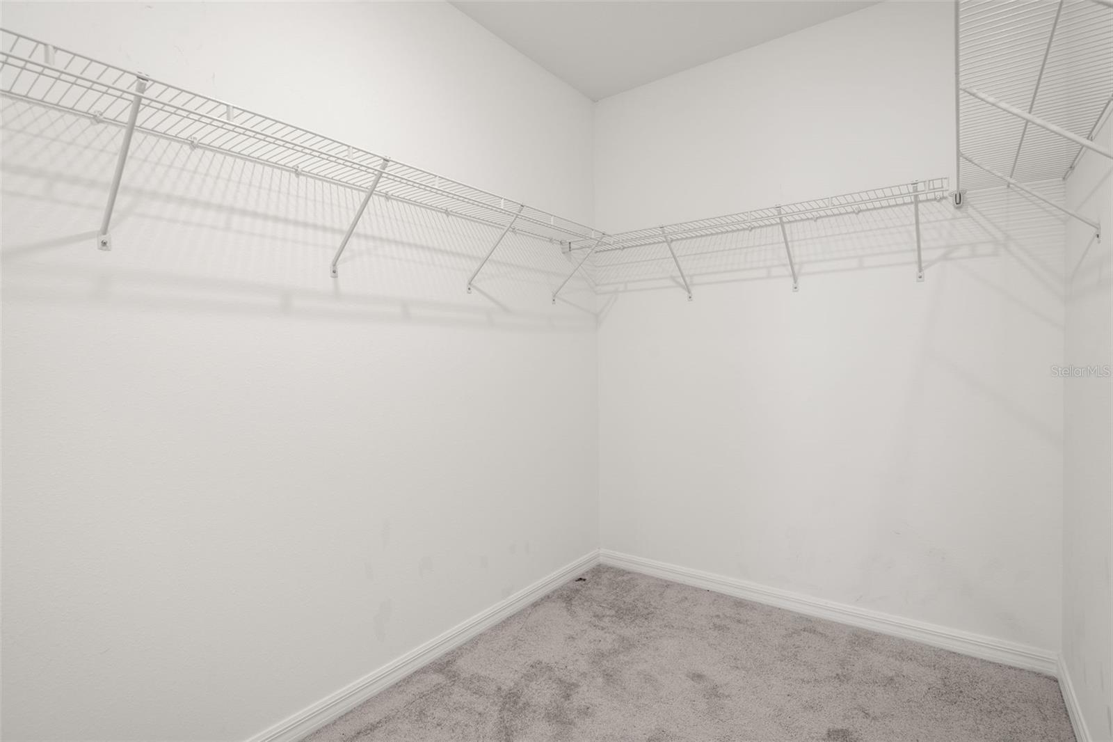 2562 LEONIA LN — photo 12