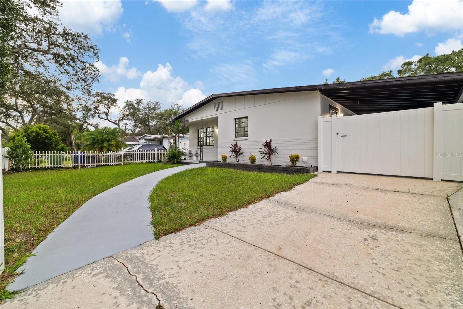 9410 N VALLE DR — photo 3