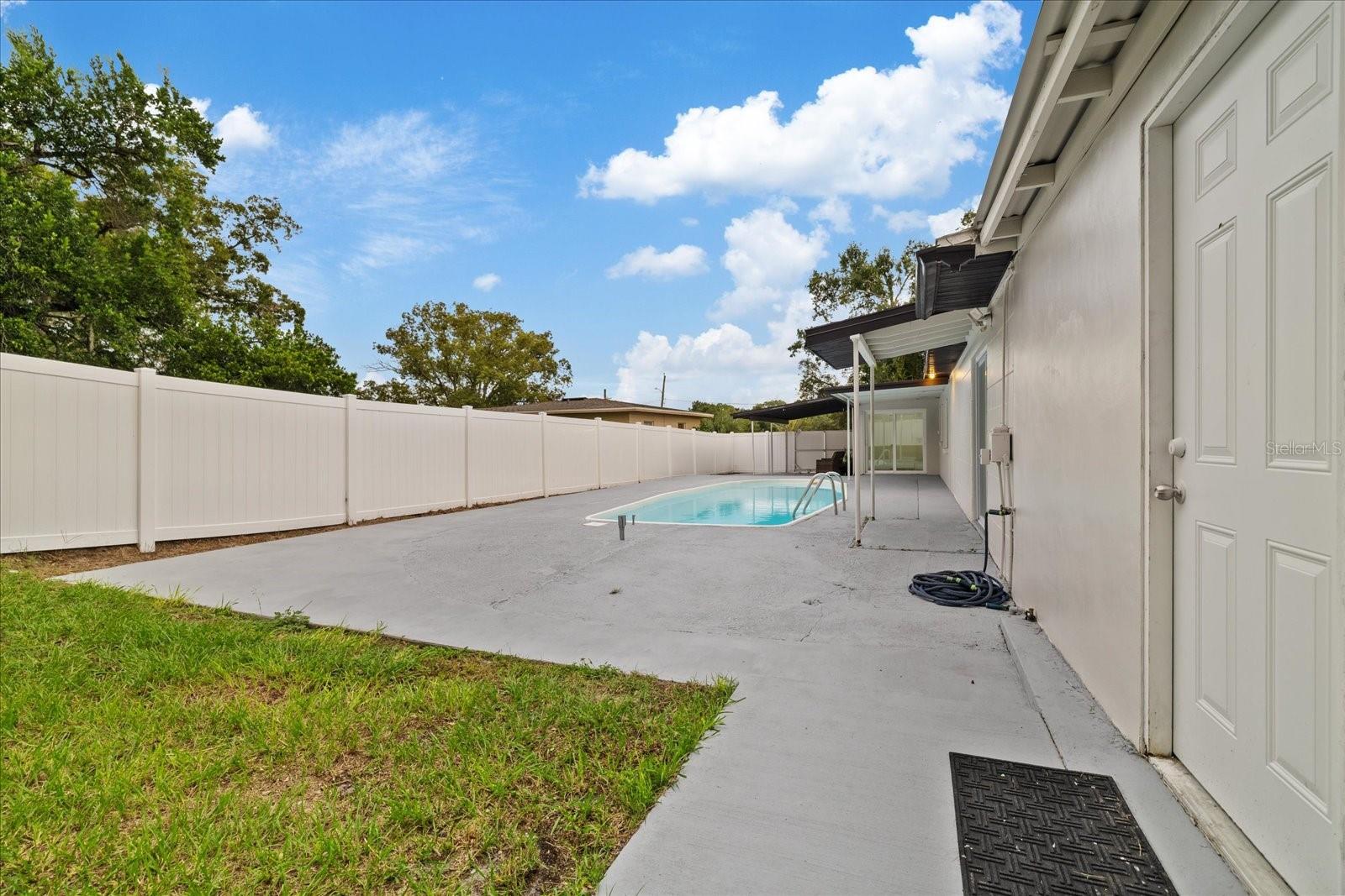 9410 N VALLE DR — photo 41