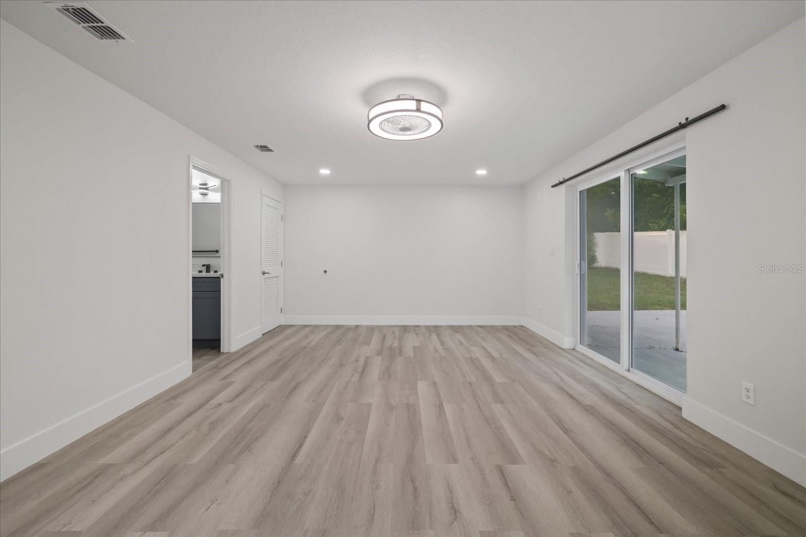 9410 N VALLE DR — photo 33