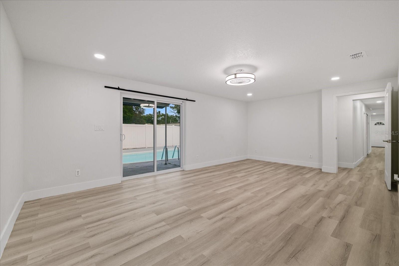 9410 N VALLE DR — photo 35