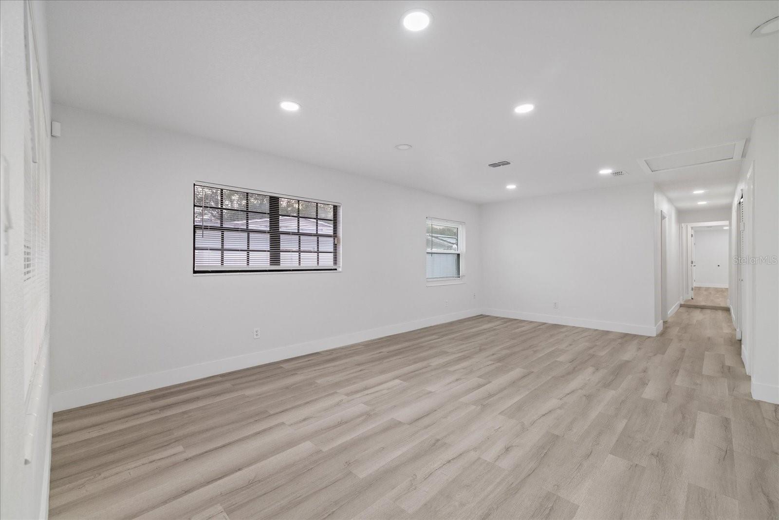 9410 N VALLE DR — photo 13