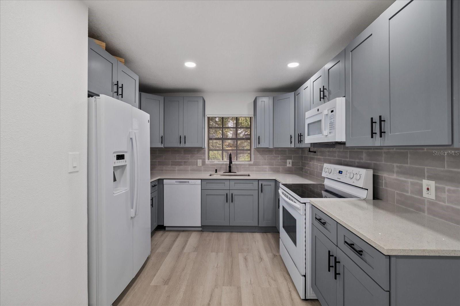 9410 N VALLE DR — photo 18