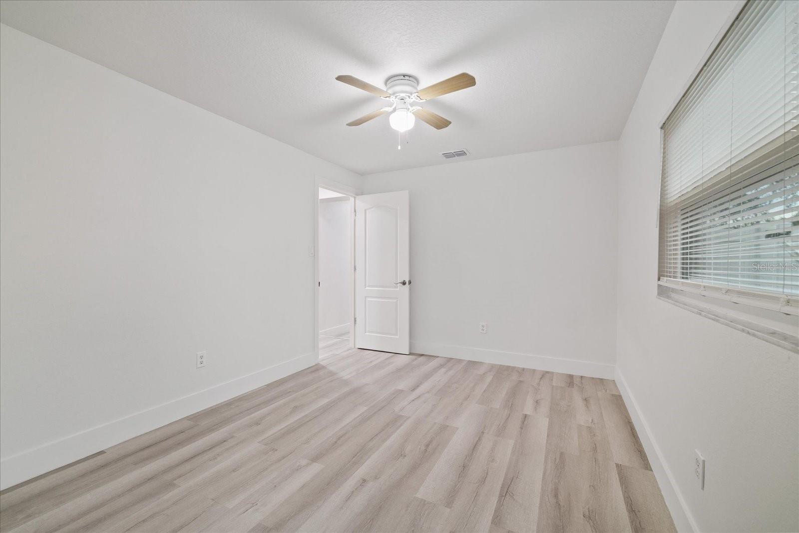 9410 N VALLE DR — photo 31