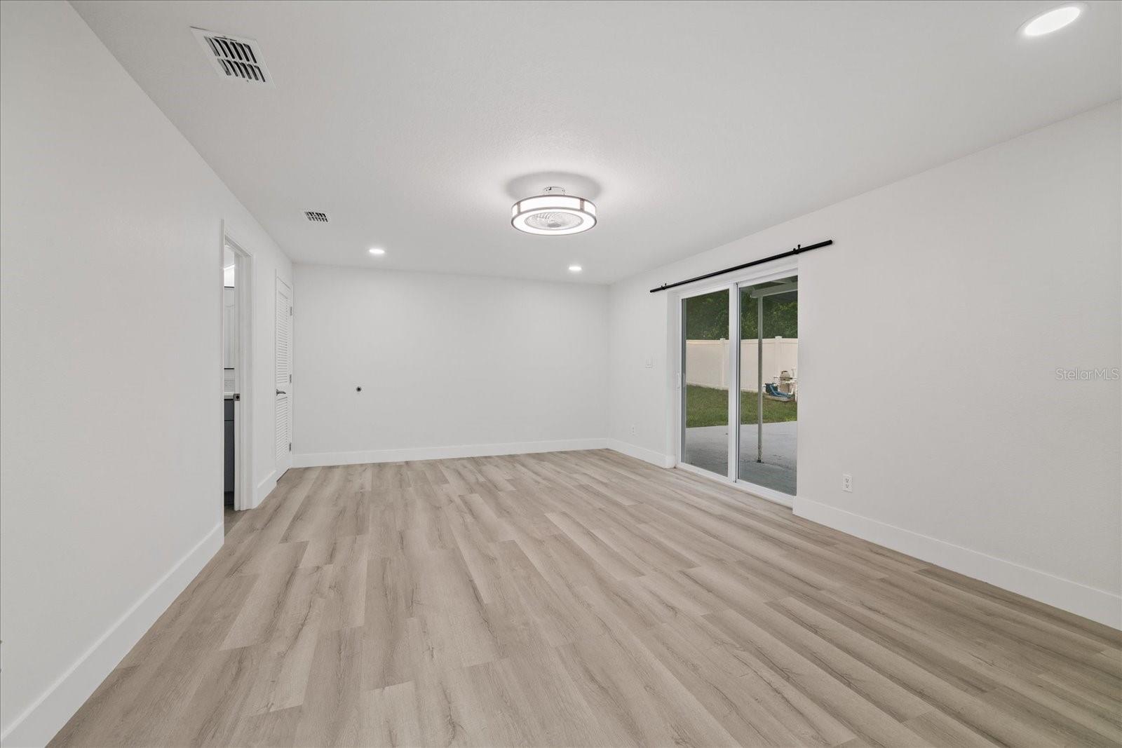 9410 N VALLE DR — photo 32