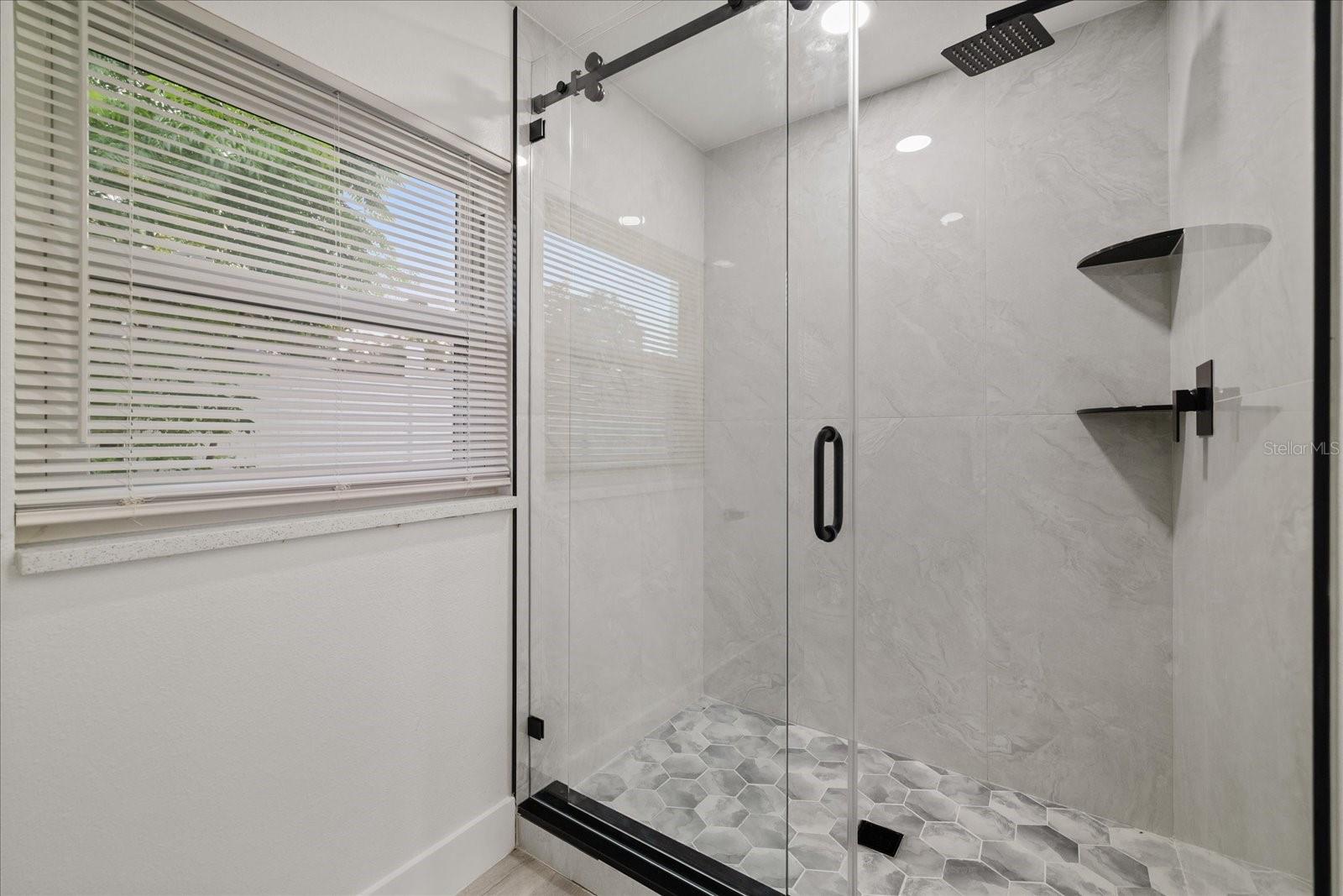 9410 N VALLE DR — photo 39