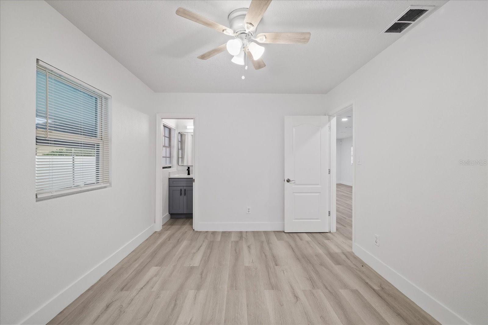 9410 N VALLE DR — photo 27
