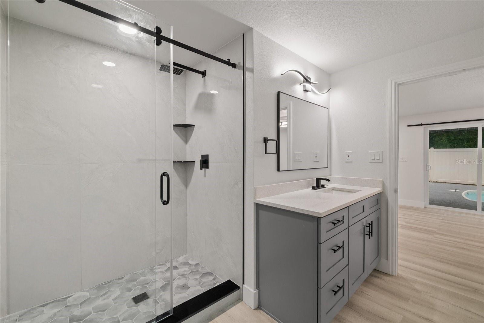 9410 N VALLE DR — photo 40