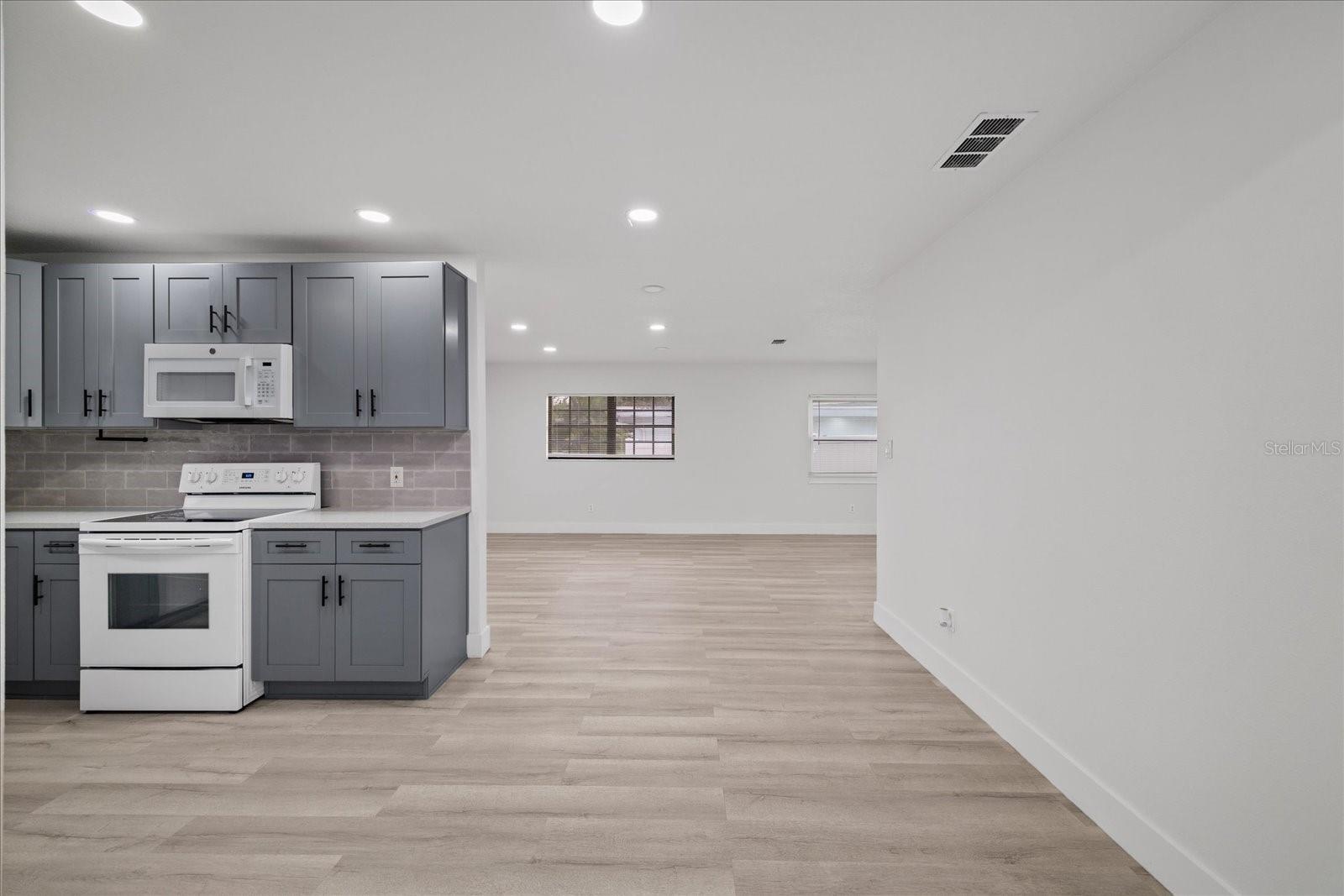 9410 N VALLE DR — photo 21