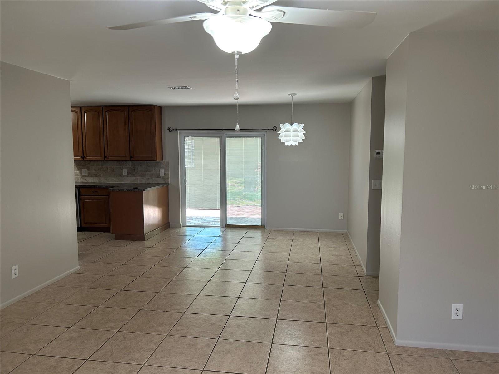 6128 16TH LN NE — photo 3