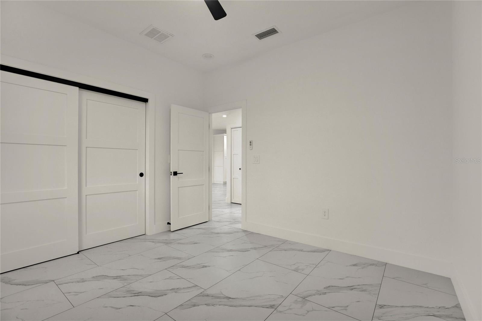 2725 W GREEN ST — photo 22