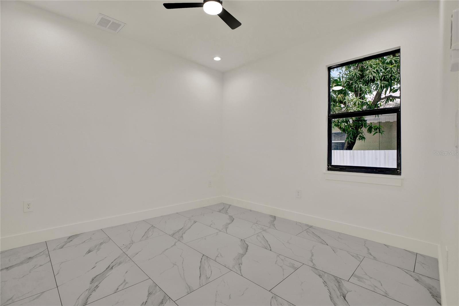 2725 W GREEN ST — photo 18