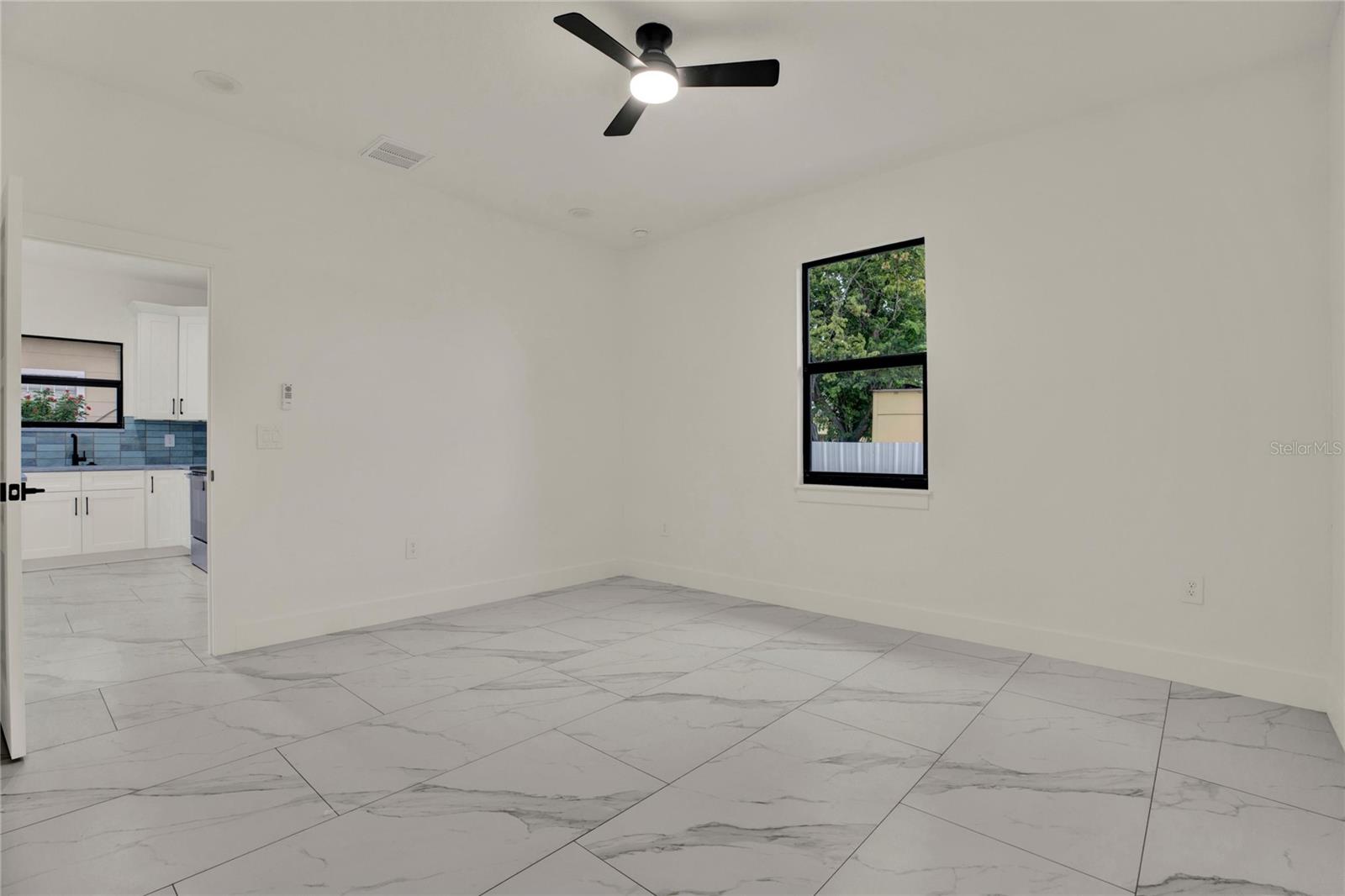 2725 W GREEN ST — photo 14