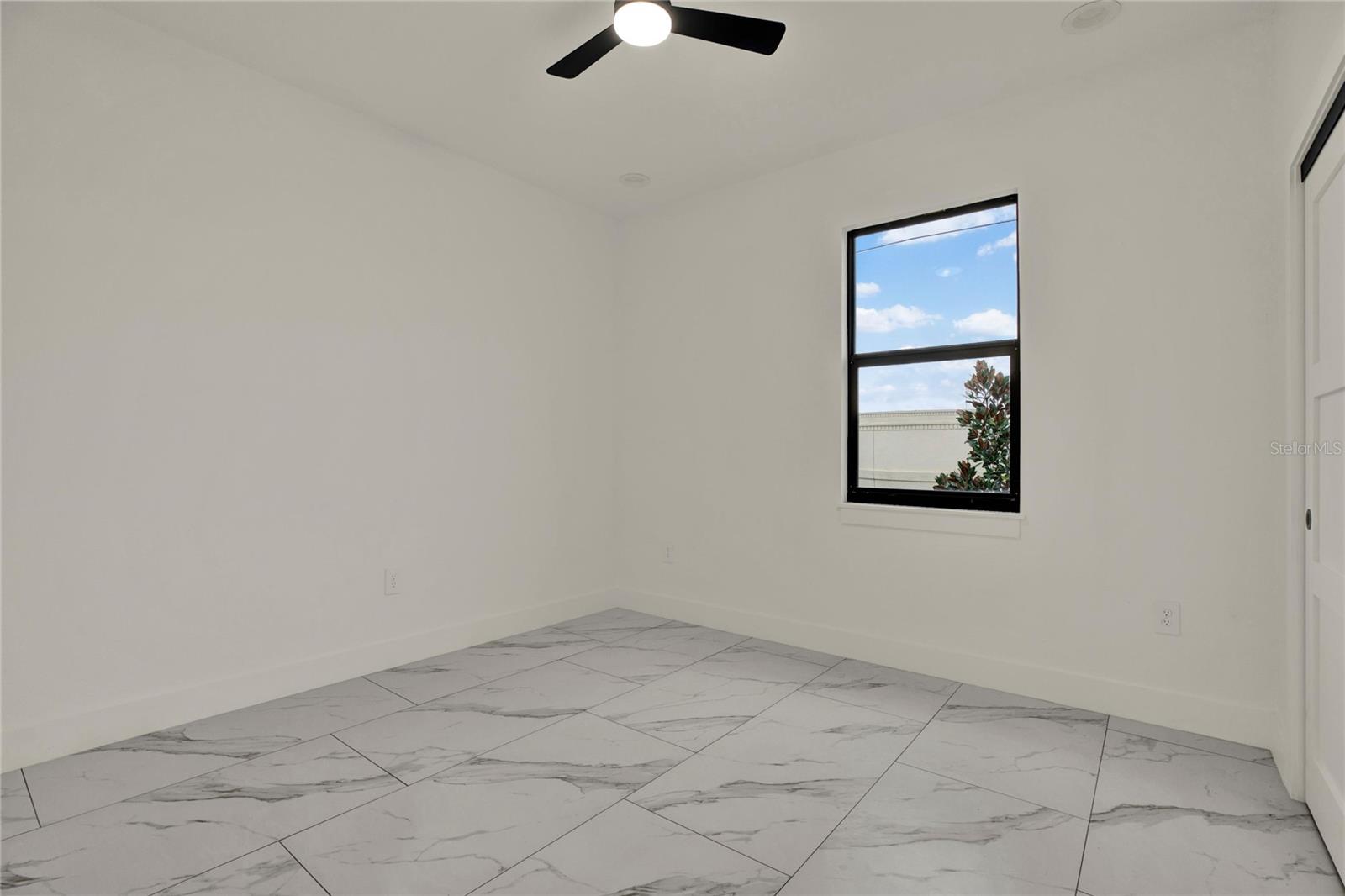 2725 W GREEN ST — photo 23