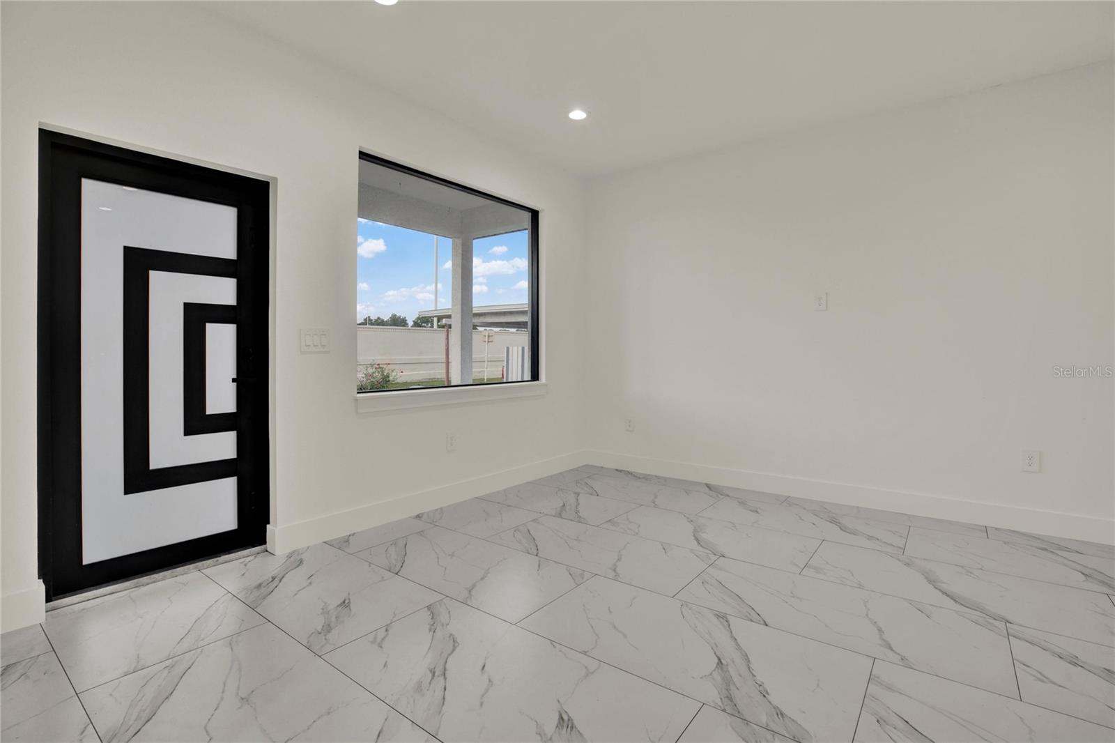 2725 W GREEN ST — photo 13