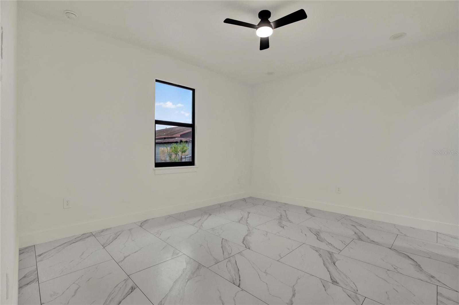 2725 W GREEN ST — photo 20