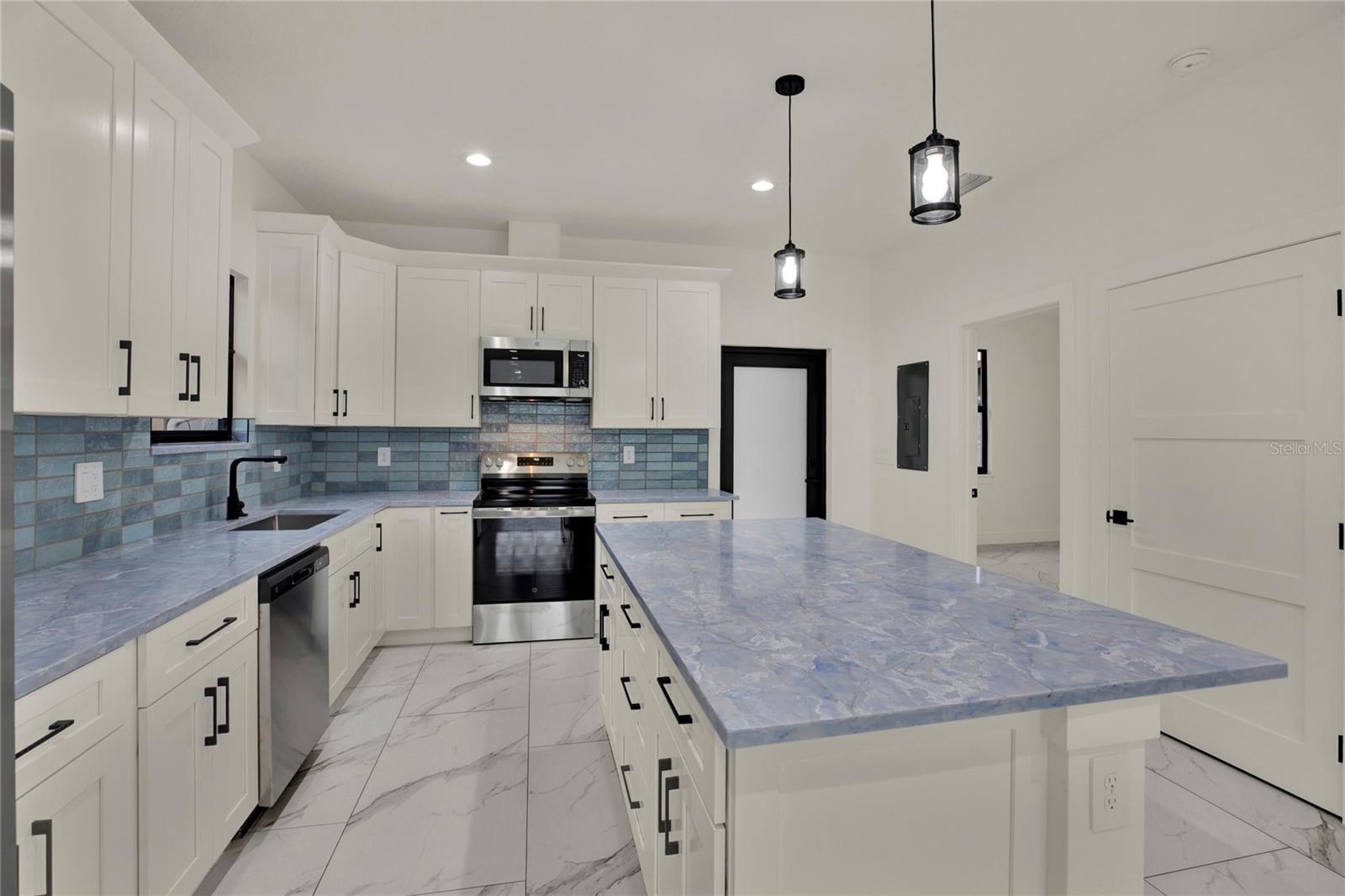 2725 W GREEN ST — photo 5