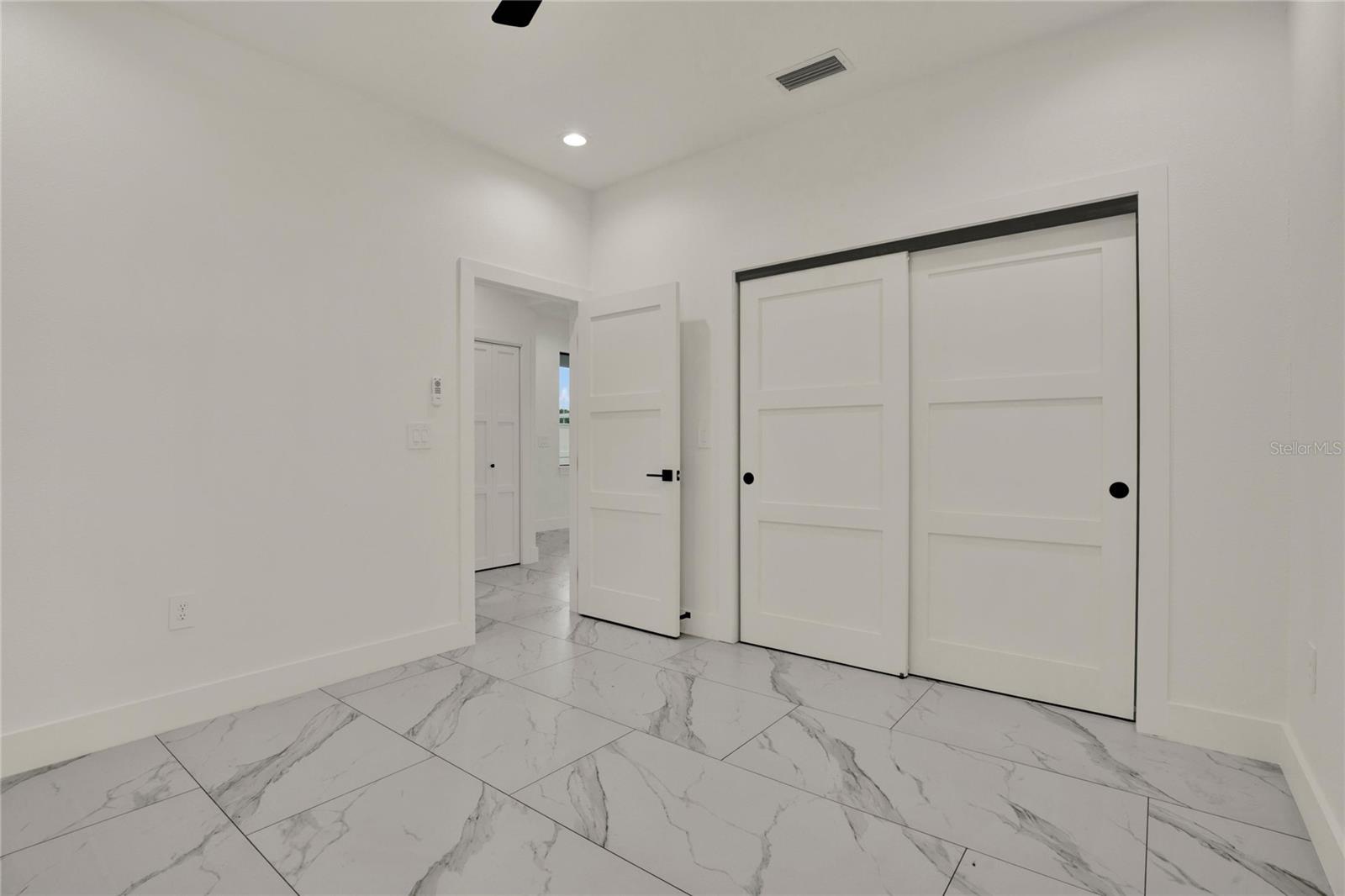 2725 W GREEN ST — photo 19