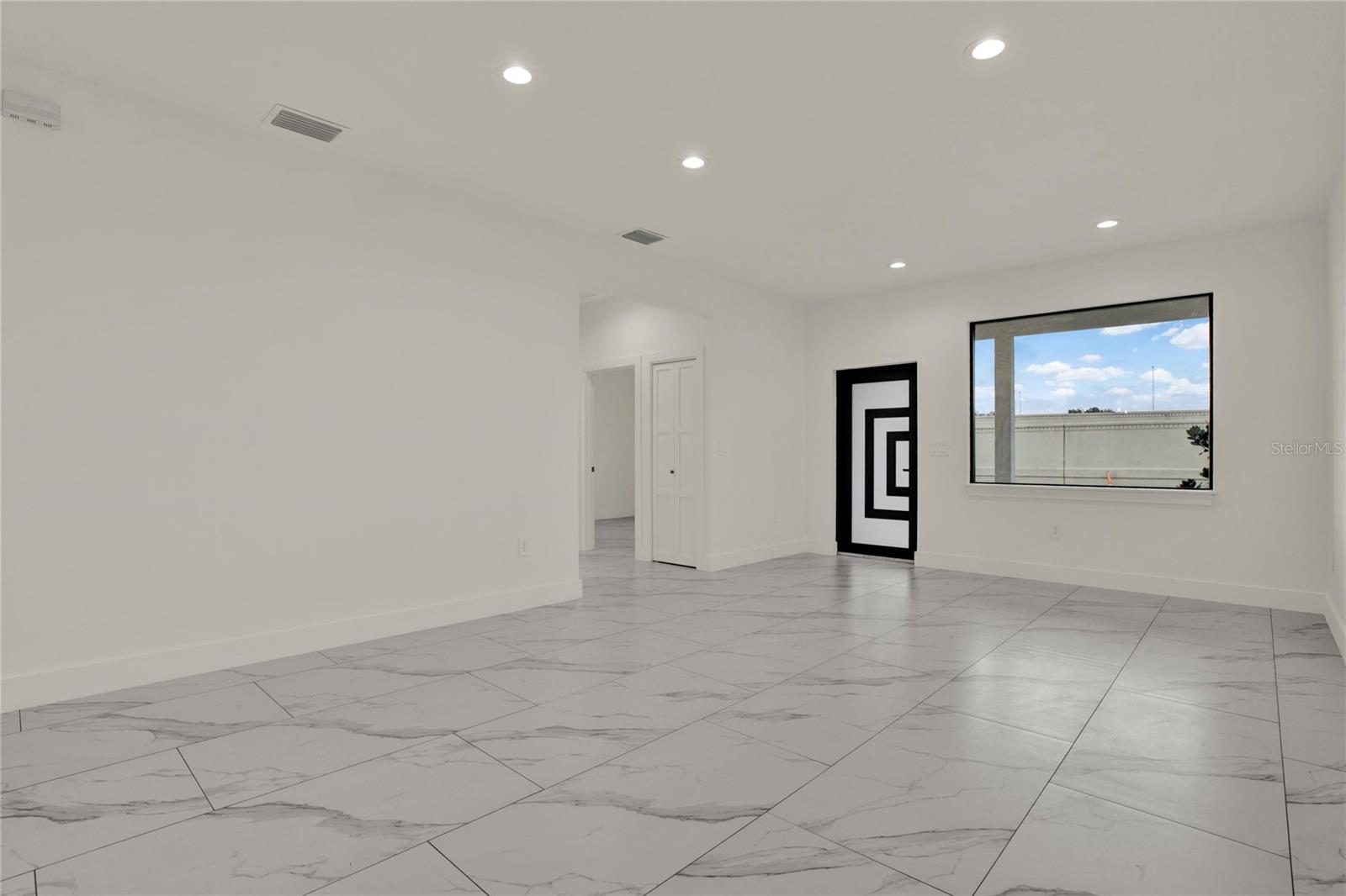 2725 W GREEN ST — photo 8