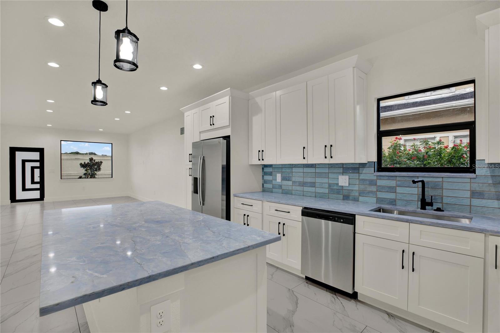 2725 W GREEN ST — photo 7
