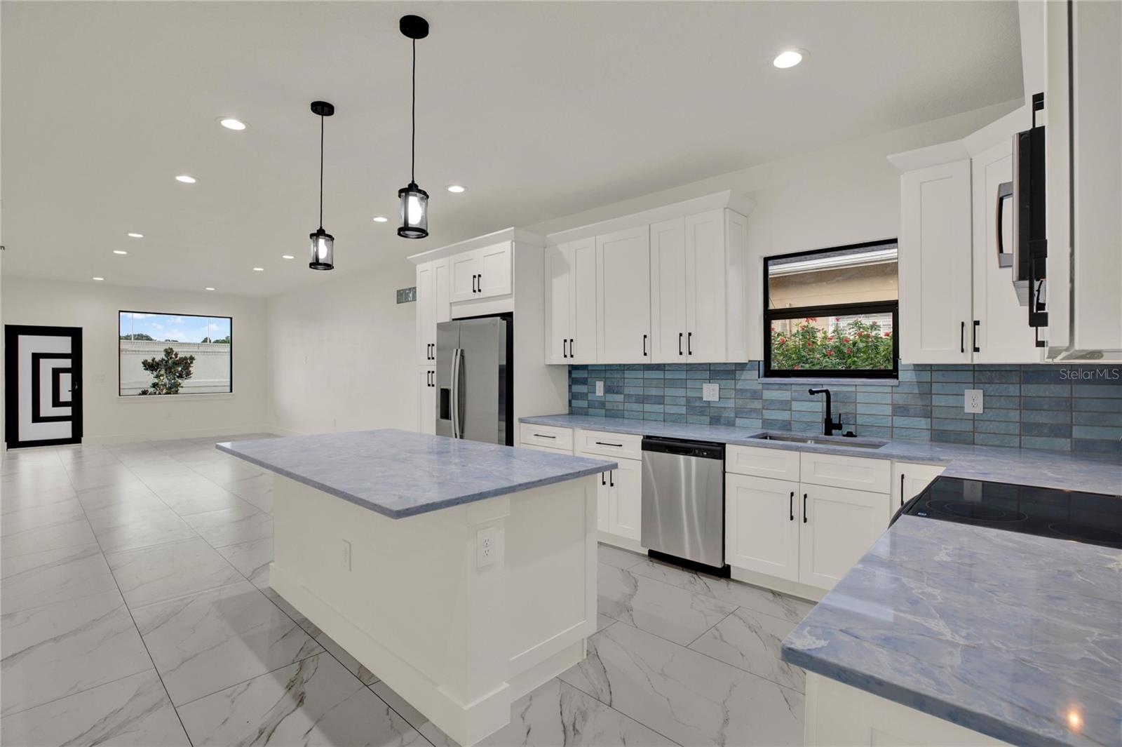 2725 W GREEN ST — photo 4