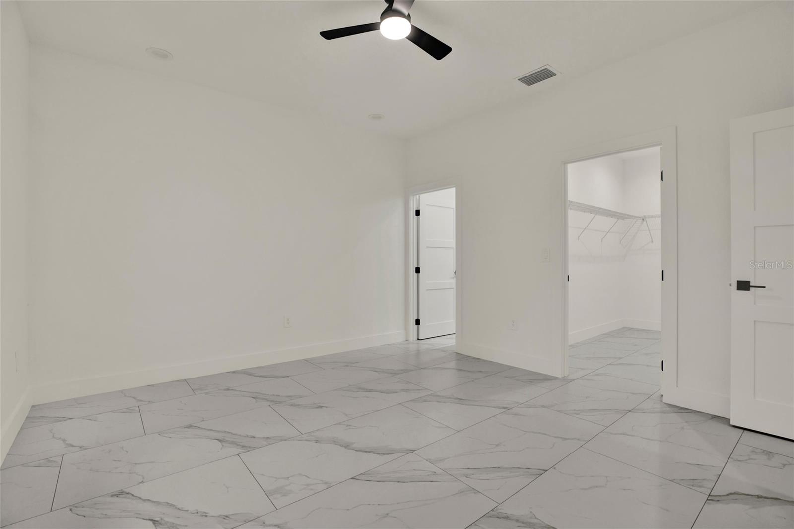 2725 W GREEN ST — photo 16